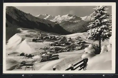 AK Berwang in Tirol, verschneiter Ort mit Lechtaler Alpen