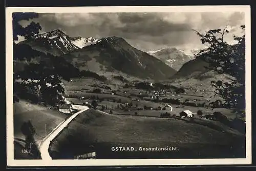 AK Gstaad, Gesamtansicht von einem Berg aus