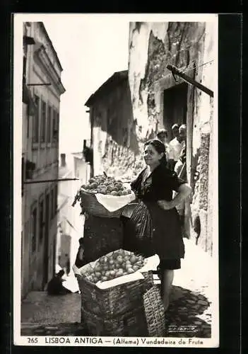 AK Lisboa Antiga, Vendedeira de Fruta (Alfama)