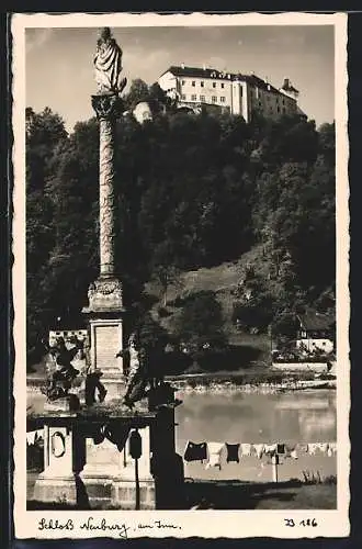 AK Neuburg am Inn, Uferpartie mit Blick hoch zum Schloss