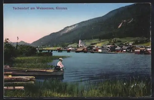 AK Techendorf am Weissensee, Frau im Boot vor der Ortschaft