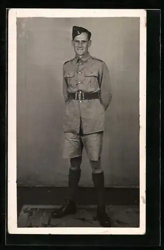 AK Der britische Soldat Arthur in seiner Uniform, 1943