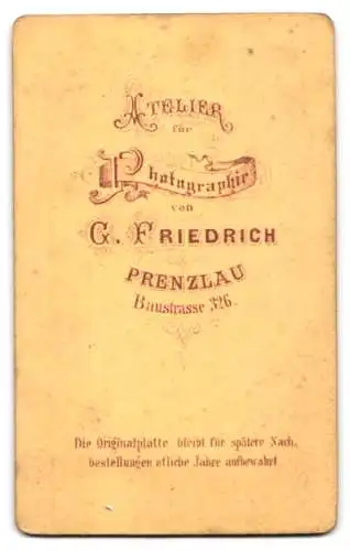 Fotografie G. Friedrich, Prenzlau, Baustrasse 326, Junge mit Brille im hellen Anzug