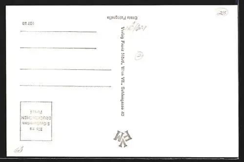 AK Schrems /N.-Oe., Strassenpartie mit Denkmal