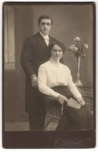 Fotografie Gustav Lang, Regensburg, Weisse Lilienstr. 13, Junges Paar in modischer Kleidung