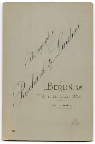 Fotografie Reichard & Lindner, Berlin, Unter den Linden 54-55, Bürgerlicher Herr mit Schnauzbart