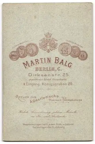 Fotografie Martin Balg, Berlin, Dirksenstr. 25 Eingang Königsgraben 20, Junge Dame im weissen Kleid