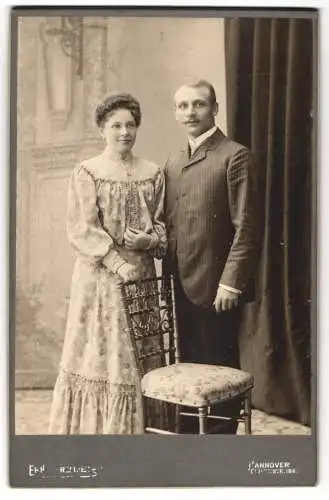 Fotografie Ernst Tremper, Hannover, Cellerstr. 19 A, Junges Paar in hübscher Kleidung