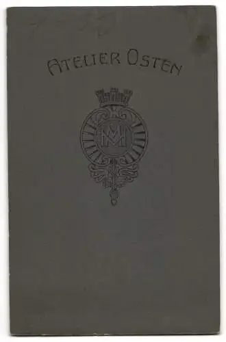 Fotografie Atelier Osten, Berlin, Frankfruter Allee 109-12, Junge Dame im schwarzen Kleid