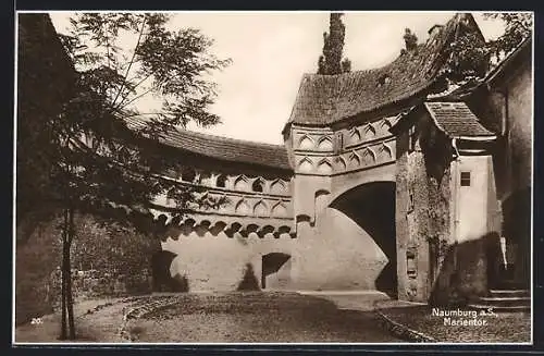 AK Naumburg / Saale, Marientor von der Strasse aus