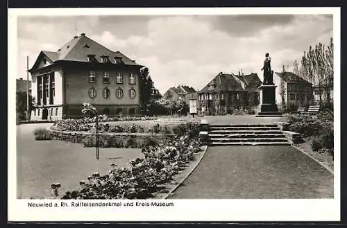 AK Neuwied a. Rh., Raiffeisendenkmal und Kreis-Museum