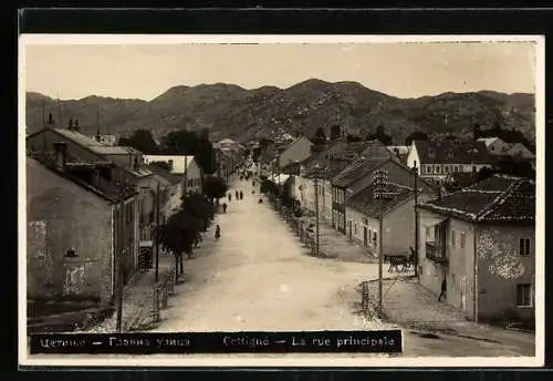 AK Cetinje / Cettigne, La Rue Principale, Hauptstrasse aus der Vogelschau