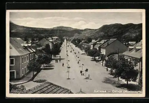 AK Cetinje, Strassenpartie mit Passanten