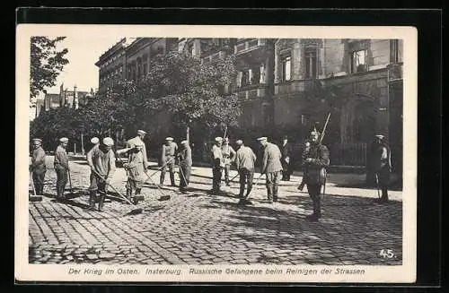 AK Insterburg, Russische Gefangene beim Reinigen der Strassen
