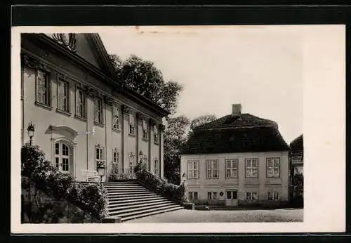 Foto-AK Deutscher Kunstverlag, Nr.3: Hohenzieritz, Partie am Schloss