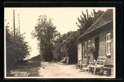 AK Moritzdorf / Sellin, Dorfstrasse mit Bäumen