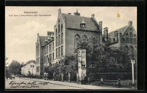 AK Salzwedel, Vor dem Lüchowertor mit dem Gymnasium