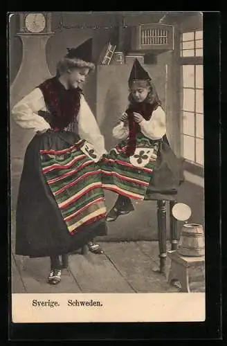 AK Schweden, Mutter zeigt ihrer Tochter Stricken