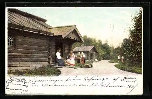 AK Skansen, Morastugan, Schwedinnen vor dem Haus