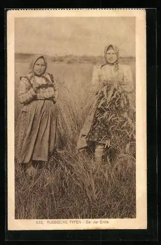 AK Russische Mädchen bei der Ernte