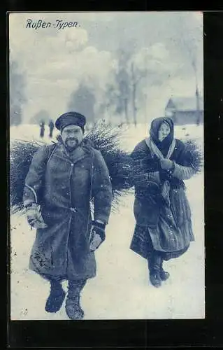 AK Russen tragen Reisigbündel auf dem Rücken