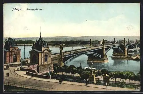 AK Mainz, Strassenbrücke mit Passanten