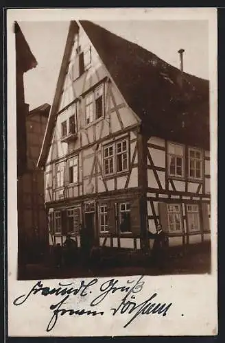 Foto-AK Heidelberg /Neckar, Anwohner am Altstadthaus