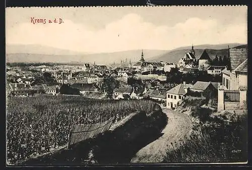AK Krems /Donau, Panorama vom Ort an einem Feld