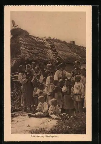 AK Koczeniczy-Wolhynien, Frauen und Kinder in Tracht