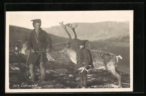 AK Lappe mit einem Rentier und Jungen