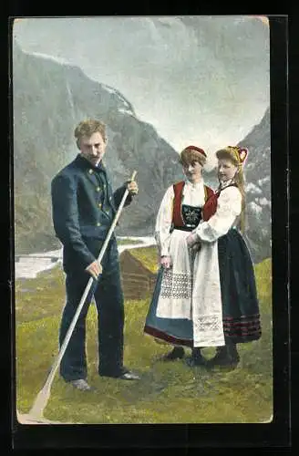 AK Norwegische Frauen in Tracht beobachten einen Mann