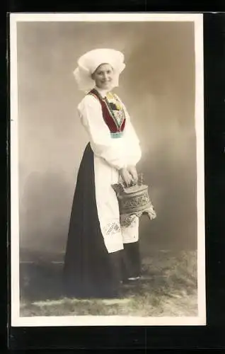 AK Norwegische Frau in Tracht