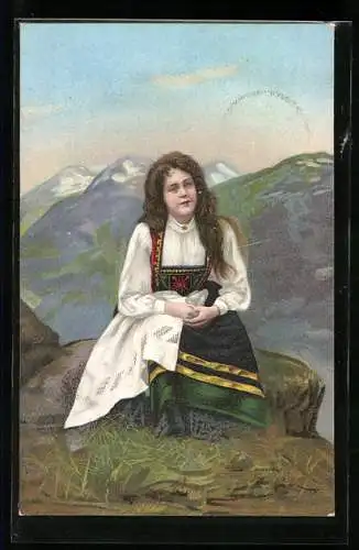 AK Frau in norwegischer Volkstracht blickt in die Landschaft