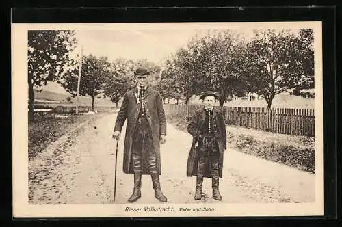 AK Vater und Sohn in Rieser Volkstracht