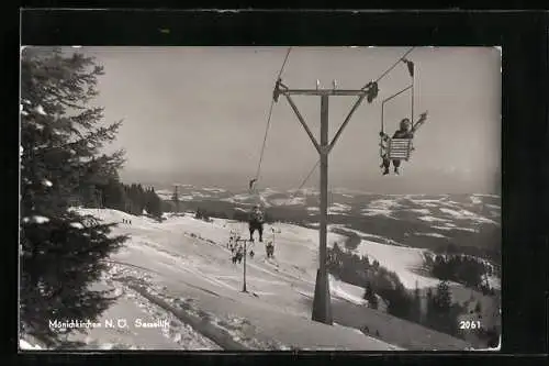 AK Mönichkirchen, Sessellift mit Skifahrern im Winter