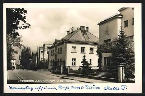 AK Mattighofen, Strassenpartie mit Wohnhäusern