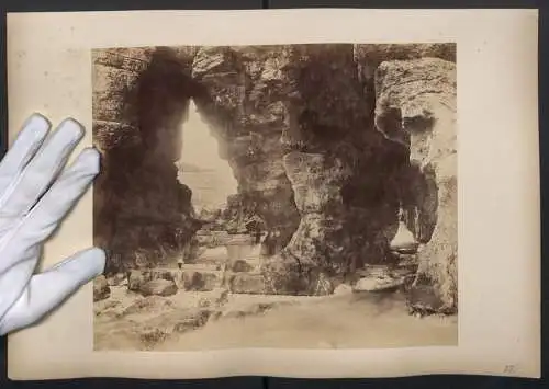 Fotografie unbekannter Fotograf, Ansicht Flamborough, Blick in Flamborough Head Cave