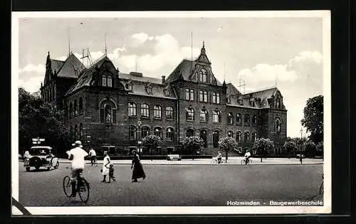 AK Holzminden, Baugewerbeschule, Passanten und Auto