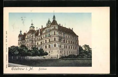 Goldfenster-AK Güstrow i. M., Schloss mit leuchtenden Fenstern