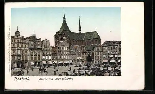 Goldfenster-AK Rostock, Marienkirche und Häuser am Markt mit leuchtenden Fenstern