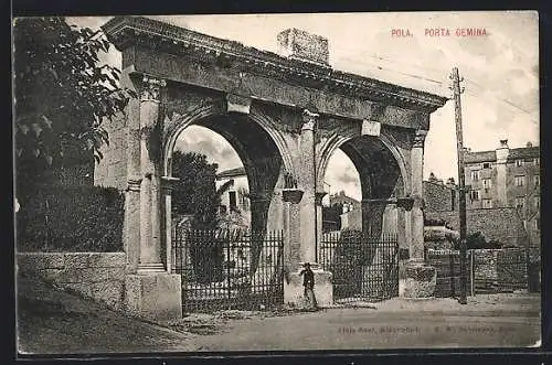 AK Pola, Porta Gemina