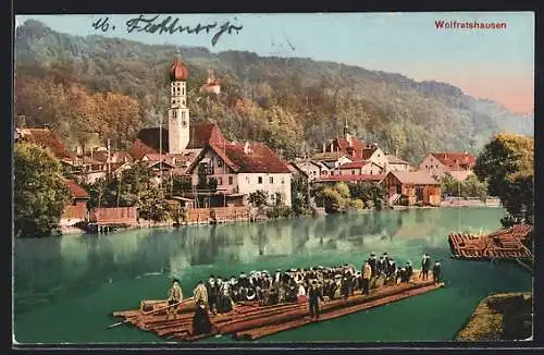 AK Wolfratshausen, Uferpartie mit Ortsansicht und Flössern