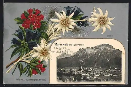 Präge-AK Mittenwald, Totalansicht mit Karwendel, Blumenstrauss aus Wildblumen