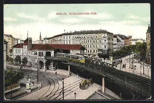 AK Berlin-Kreuzberg, U-Bahn Schlesischers Tor mit Litfasssäule und Strassenbahn