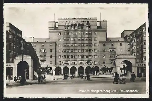AK Wien, Gemeindebau Reumannhof, Margaretengürtel, Passanten
