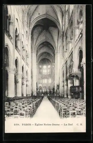 AK Paris, Eglise Notre-Dame, La nef, Interieur