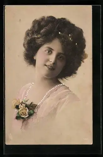 Foto-AK PFB Nr. 1263: Dame mit Rosen und Perlenkette