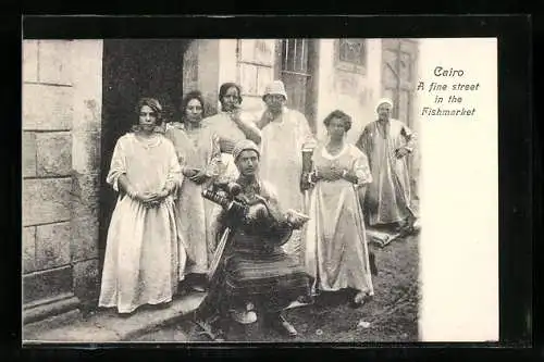 AK Cairo / Kairo, Fishmarket, Fischmarkt, Frauen und Händler