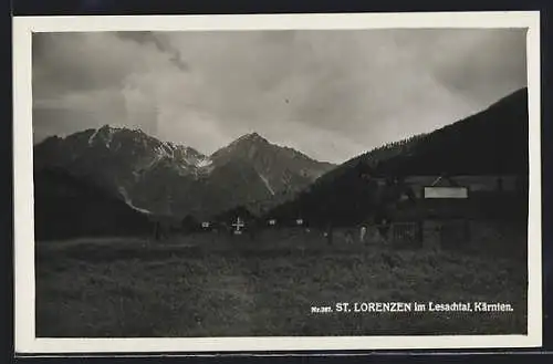 AK St. Lorenzen i. Lesachtal, Friedhof vor Bergpanorama