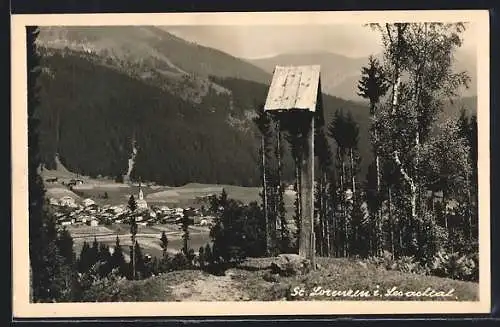 AK St. Lorenzen i. Lesachtal, Blick auf den Ort von bewaldeter Anhöhe